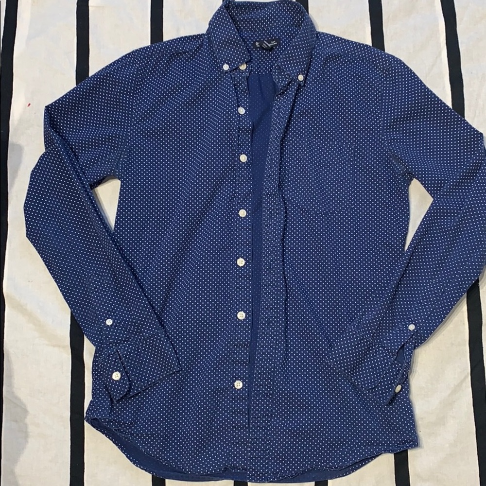men’s dress shirt.